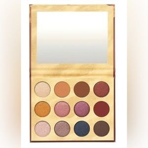 !DISCONTINUED! KKW X WINNIE PALETTE